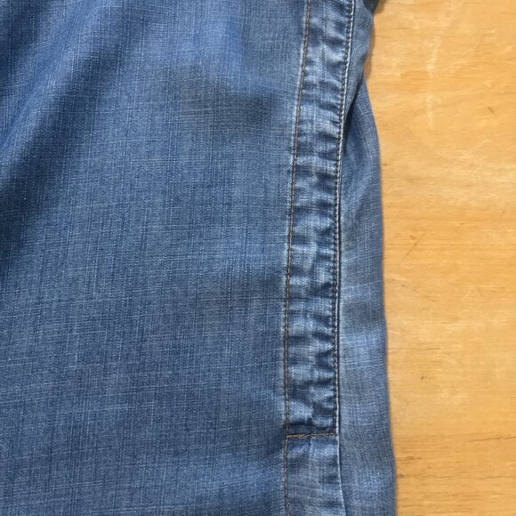 CHICO'S Chambray Shirt S 1/8-10 Womens Small Blue Button Side Detail Long Sleeve - Picture 7 of 12